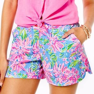 Lilly Pulitzer Ocean View Shorts Size Small NWT